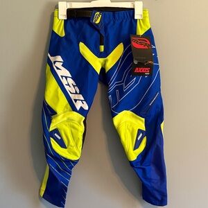 NWT MSR Axxis Youth Padded Riding Pants
